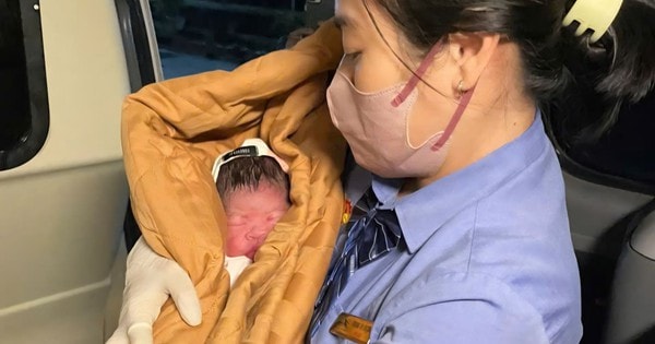 Tiếp viên tàu SE4 hỗ trợ sản phụ sinh con an toàn trên tàu ra Hà Nội