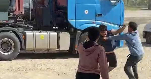 Xác minh 2 tài xế xe ben đánh nhau trong mỏ đá