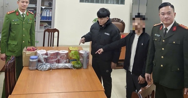 Bắt đối tượng lừa đảo bán pháo lậu trên Facebook