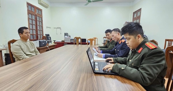 Bắt đối tượng người nước ngoài buôn lượng lớn linh kiện súng quân dụng dưới vỏ bọc 'bộ thông tắc bồn cầu'