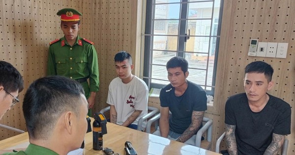 Phẫn nộ cảnh nữ nhân viên karaoke bị xích chân, hành hung dã man vì đi chơi với người yêu