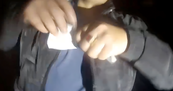 CSGT lập biên bản, khống chế thanh niên xé phiếu đo nồng độ cồn