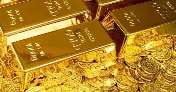 Giá vàng tăng phi mã, sắp đạt mức 5.000 USD
