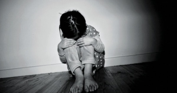 Nhờ bé gái hàng xóm đấm lưng, gã đàn ông U60 nhiều lần xâm hại