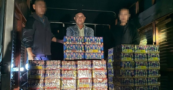 Đang vận chuyển trái phép 150 khối pháo nổ về quê để sử dụng thì bị bắt