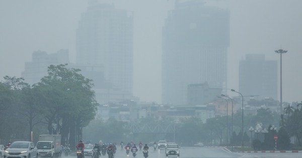 Miền Bắc trời mù mịt rét buốt, nồm ẩm và ô nhiễm không khí