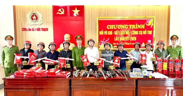 Giao nộp vũ khí được nhận bánh chưng, quà Tết