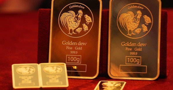 Giá vàng thế giới lao dốc