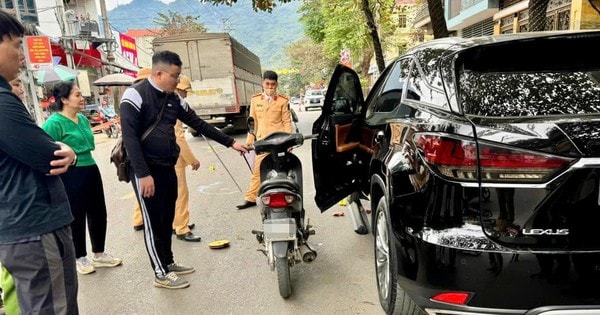 Chủ xe Lexus bị khởi tố vì mở cửa xe gây tai nạn làm 1 cháu bé tử vong