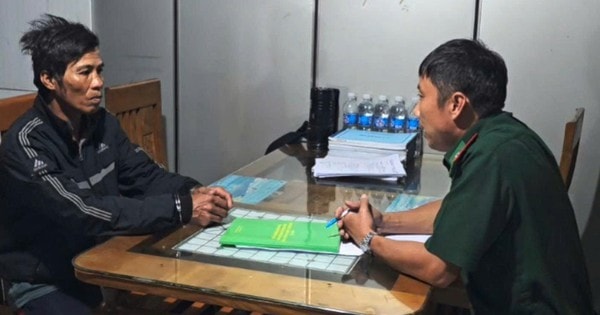 Bộ đội Biên phòng TPHCM bắt đối tượng truy nã đang làm việc trên tàu cá