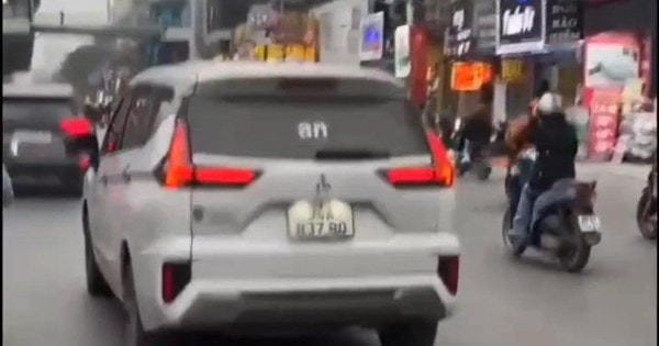 Làm rõ lý do bảng LED sau xe ô tô chạy dòng chữ tục tĩu, xúc phạm lực lượng công an