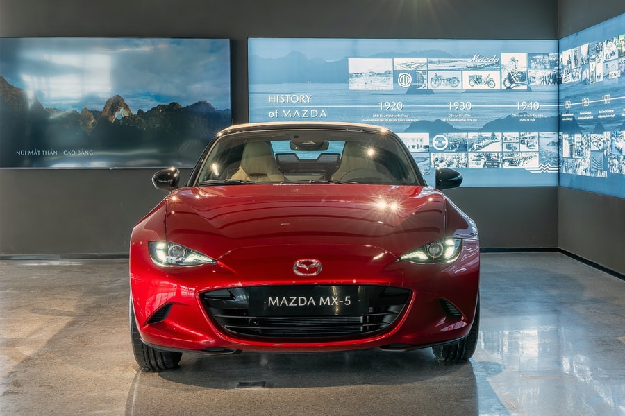 Mazda MX-5 mui mềm sắp bán tại Việt Nam, có tùy chọn số sàn