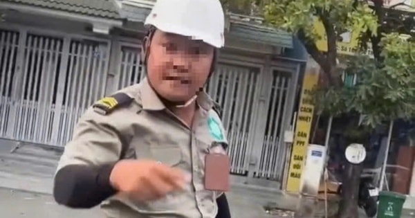 Công an xác minh vụ người đàn ông mặc đồ bảo vệ đe dọa tài xế ô tô ở TPHCM