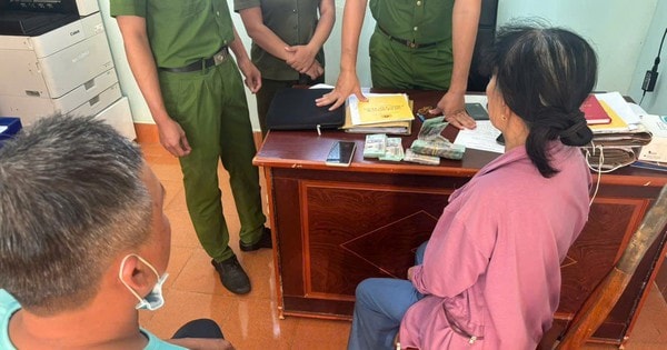 Cụ bà 72 tuổi suýt mất 150 triệu đồng vì bẫy lừa đảo 'quà tặng quốc tế'