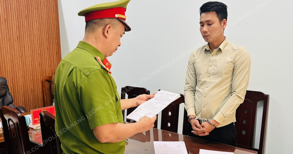 Bắt tạm giam thanh niên bẻ khóa điện thoại, chuyển tiền ngân hàng nạp game 'nổ hũ'