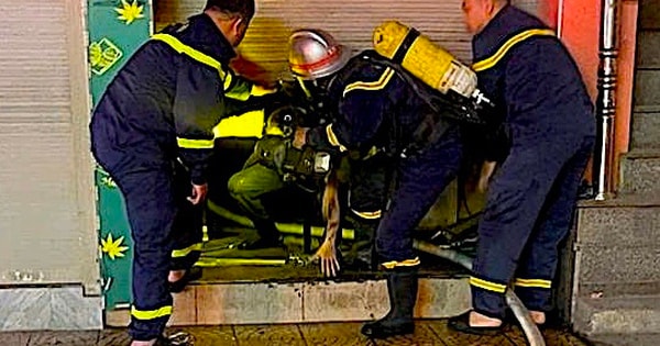 Giải cứu 3 người mắc kẹt trong vụ cháy rạng sáng 29 Tết ở Hà Nội