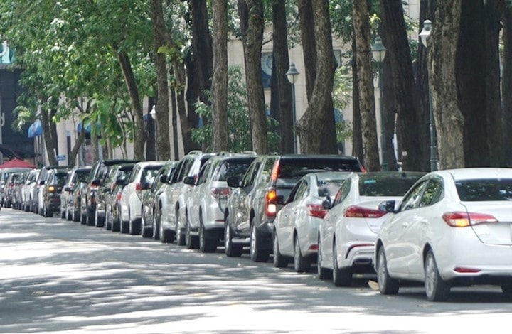 Đi ô tô chúc Tết, đỗ xe thế nào để không bị phạt?