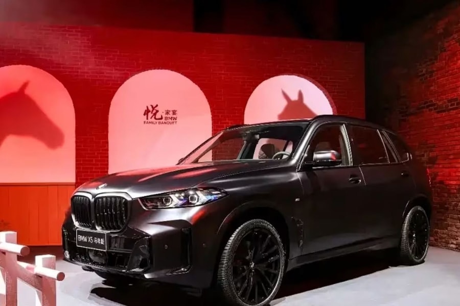 BMW X5 năm Ngọ: Nội thất thêu ngựa thần, giá từ 2,25 tỷ đồng