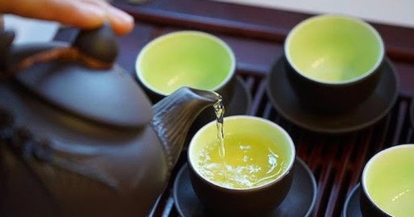 Chén trà xanh tiếp khách đầu năm: Bí quyết chống lão hóa và ngăn ngừa tích mỡ bụng