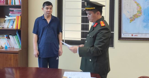 Làm giả giấy khám sức khỏe, 2 người bị khởi tố