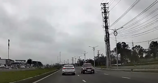 Người dân gửi clip đến VNeTraffic, tài xế đi ngược chiều bị phạt 19 triệu đồng
