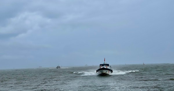 Tìm kiếm tàu cá mất liên lạc trên biển