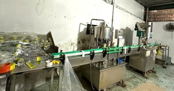 Triệt phá cơ sở 'biến' nước lã và 'axit trôi nổi' thành dấm ăn số lượng lớn