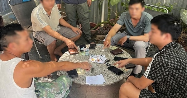 Công an bắt 9 đối tượng đánh bạc bằng hình thức 'tiến lên' và 'xóc đĩa'