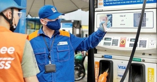 Thủ tướng chỉ đạo loạt biện pháp bảo đảm cung ứng xăng dầu, xử lý nghiêm hành vi 'găm hàng'