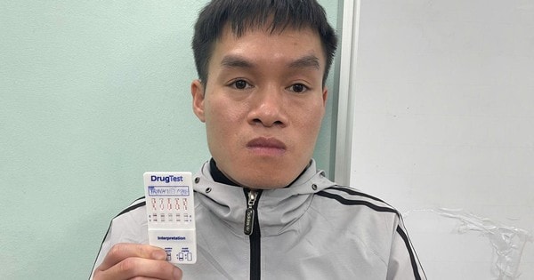 Mẹ 'sốc nặng' khi nhận được ảnh khỏa thân của con gái 14 tuổi từ người lạ