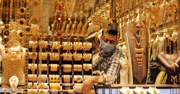 Vàng SJC giảm nửa triệu đồng, thị trường thế giới kỳ vọng mốc 6.200 USD