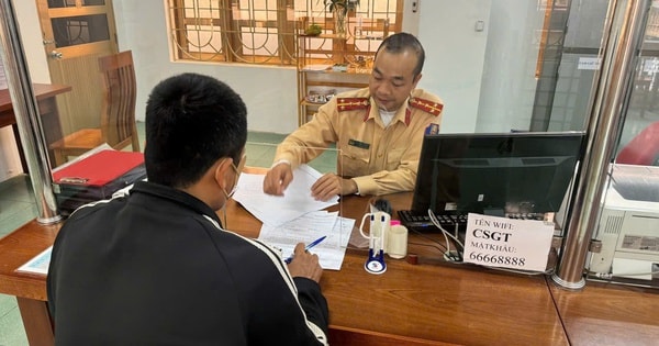 Đi ngược chiều, tài xế ô tô bị phạt 19 triệu đồng, trừ 4 điểm bằng lái