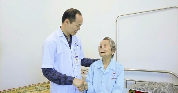 Ca phẫu thuật đặc biệt trả lại ánh sáng cho cụ bà 104 tuổi