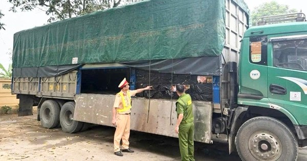 Chặn đứng hơn 5 tấn lạp xưởng không rõ nguồn gốc đang trên đường về Hà Nội