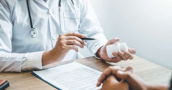 Kê đơn, gợi ý chuyển người bệnh tới cơ sở khác nhằm trục lợi: Phạt đến 10 triệu đồng, tước chứng chỉ hành nghề