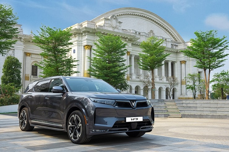 Giá xe VinFast VF 9 tháng 4/2026: Ưu đãi mạnh và miễn phí lệ phí trước bạ
