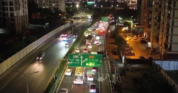 Người dân trở lại Hà Nội sớm, ùn tắc kéo dài trong đêm trên cao tốc Pháp Vân - Cầu Giẽ