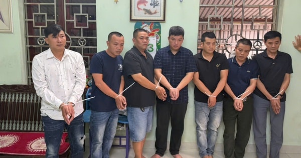 Bắt quả tang nhóm đánh bạc bằng xóc đĩa, khởi tố 10 bị can