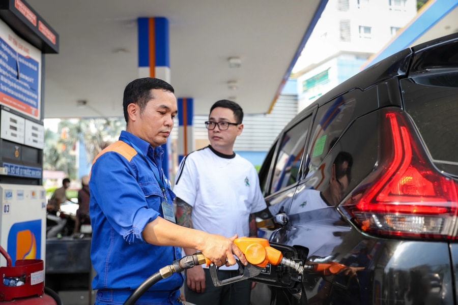 Các quốc gia khuyến cáo nguyên tắc an toàn khi đổ xăng