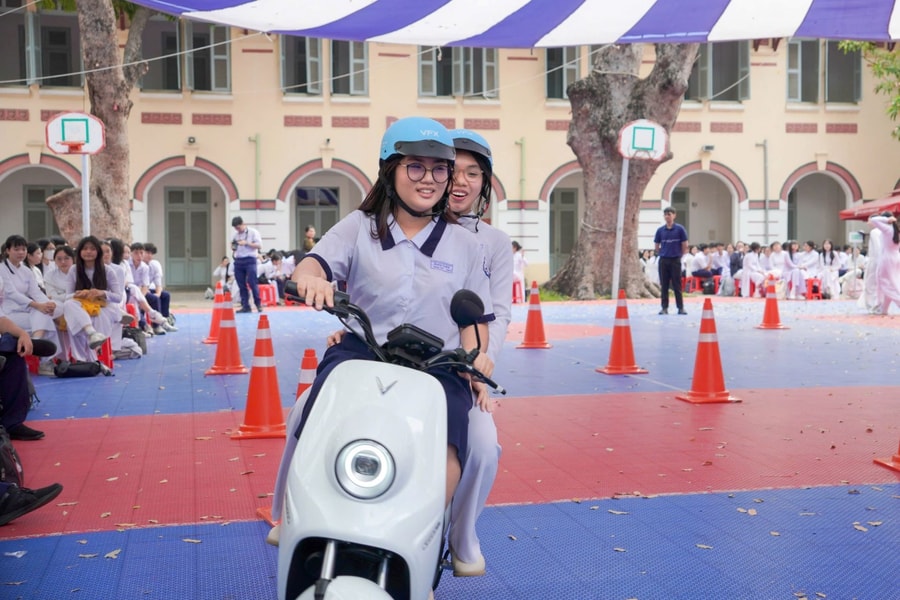 VinFast ZGoo: Nhỏ gọn cho học sinh, yên tâm cho phụ huynh