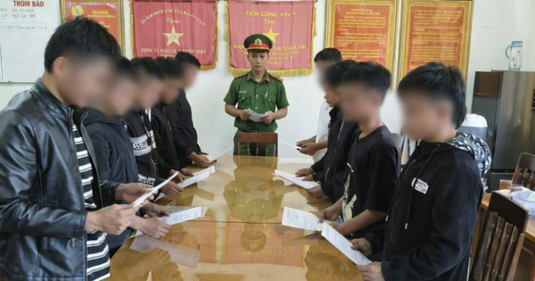 Khởi tố 10 đối tượng ép nạn nhân xuống cống nước rồi đánh cho dù nạn nhân đã xin lỗi