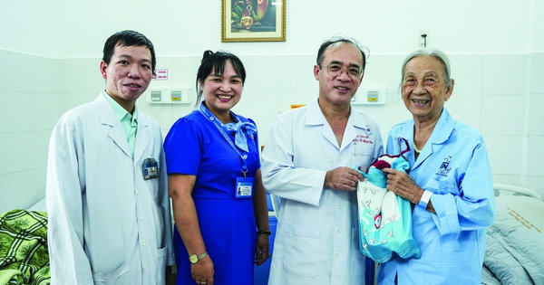 Bác sĩ là nhà báo: Người 'gác cổng' thông tin sức khỏe trước làn sóng AI