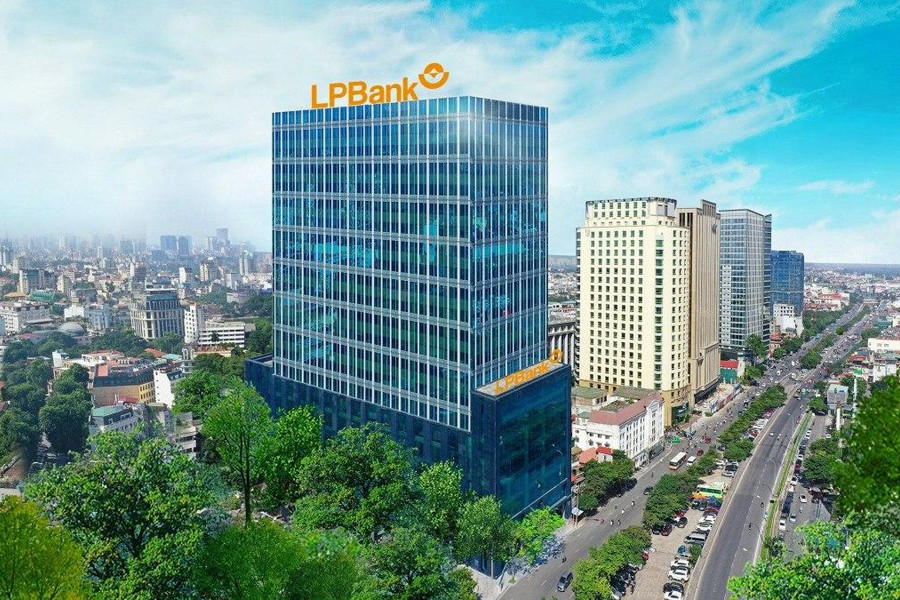 Cổ phiếu LPB bứt phá, ông Phạm Nhật Vượng lãi hơn 1.400 tỷ đồng sau một ngày