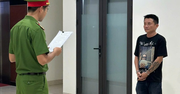 Say xỉn, Phan Minh Trí lái xe bán tải tông quán nhậu rồi lao thẳng tới trụ sở công an thách thức