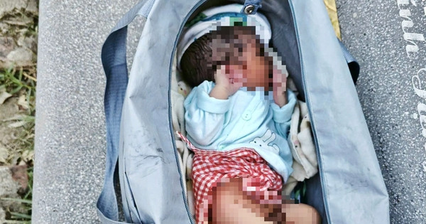 Phát hiện bé sơ sinh bị bỏ lại trước cổng chùa kèm bức thư của người mẹ