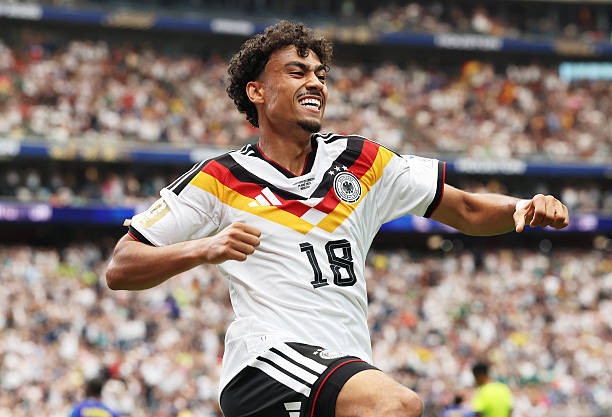 Bayern Munich chiêu mộ Nathaniel Brown: Cú áp phe 55 triệu euro trước MU và Arsenal