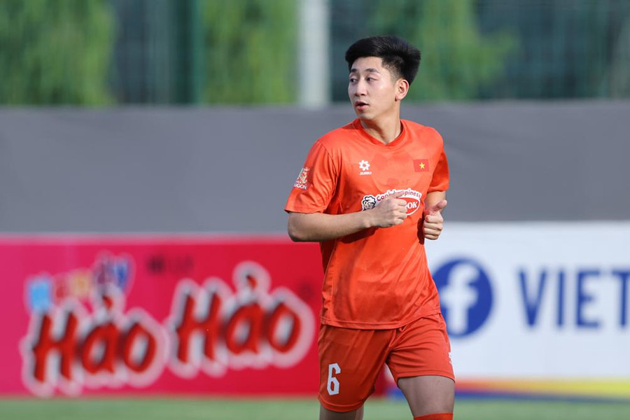 Nguyễn Nhật Minh nỗ lực giành suất dự AFF Cup 2026 cùng Đội tuyển Việt Nam