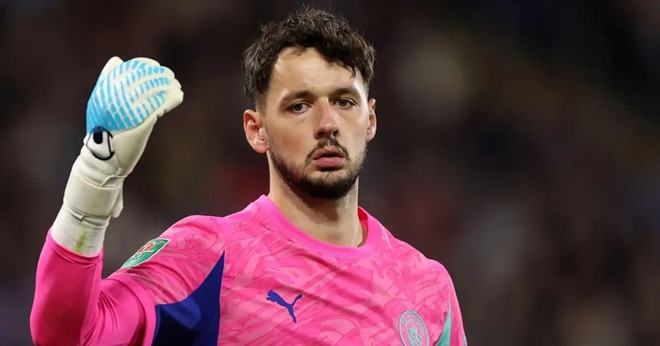 Newcastle United dẫn đầu cuộc đua chiêu mộ James Trafford từ Manchester City