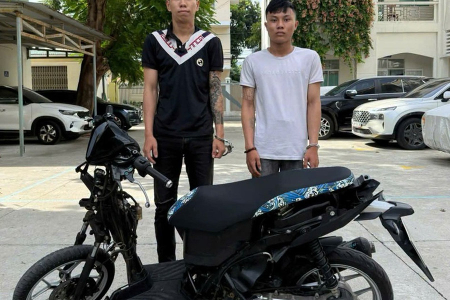 Quên khóa cửa ô tô, chủ xe mất tài sản gần 120 triệu đồng