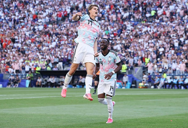 Charles De Ketelaere rực sáng, tuyển Bỉ vùi dập Mỹ 4-1 để tiến vào tứ kết World Cup
